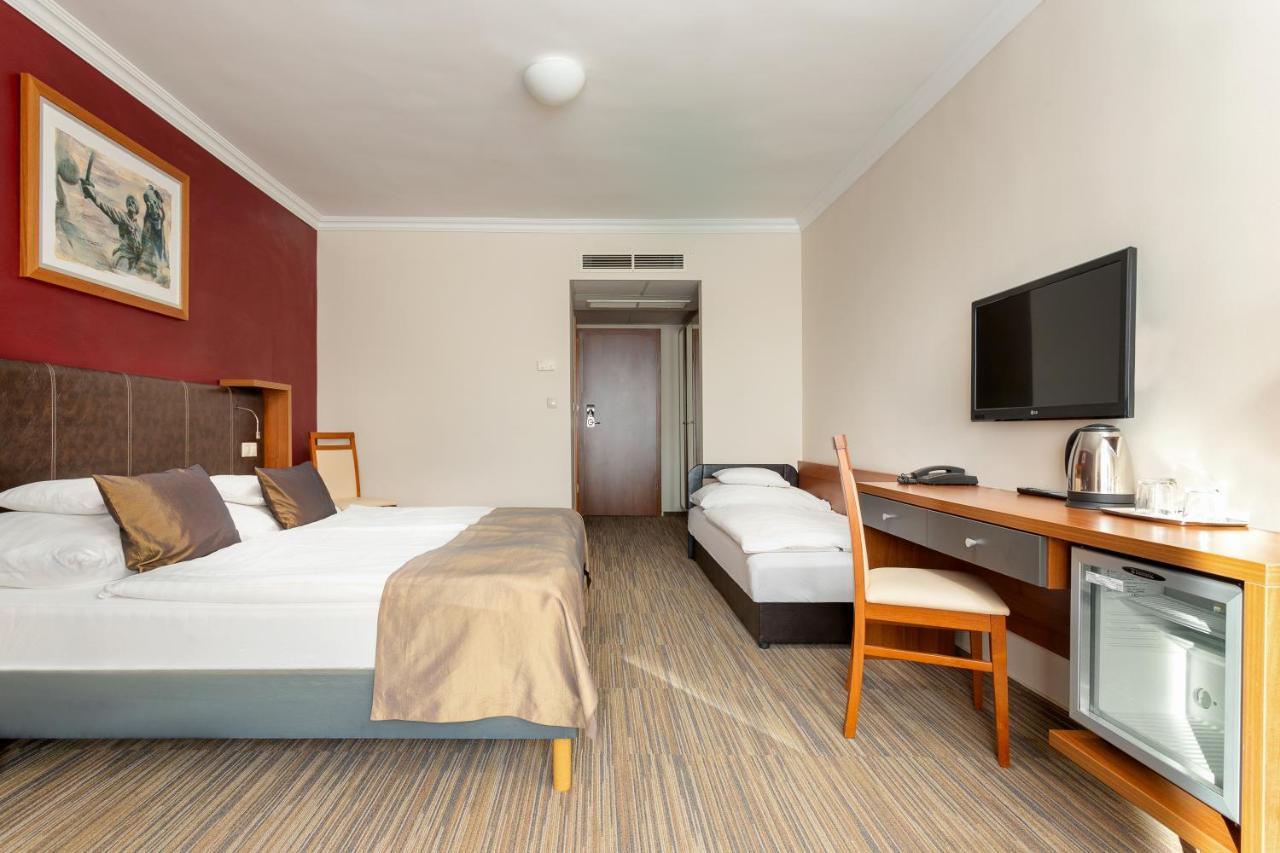 Hotel Eger & Park Экстерьер фото