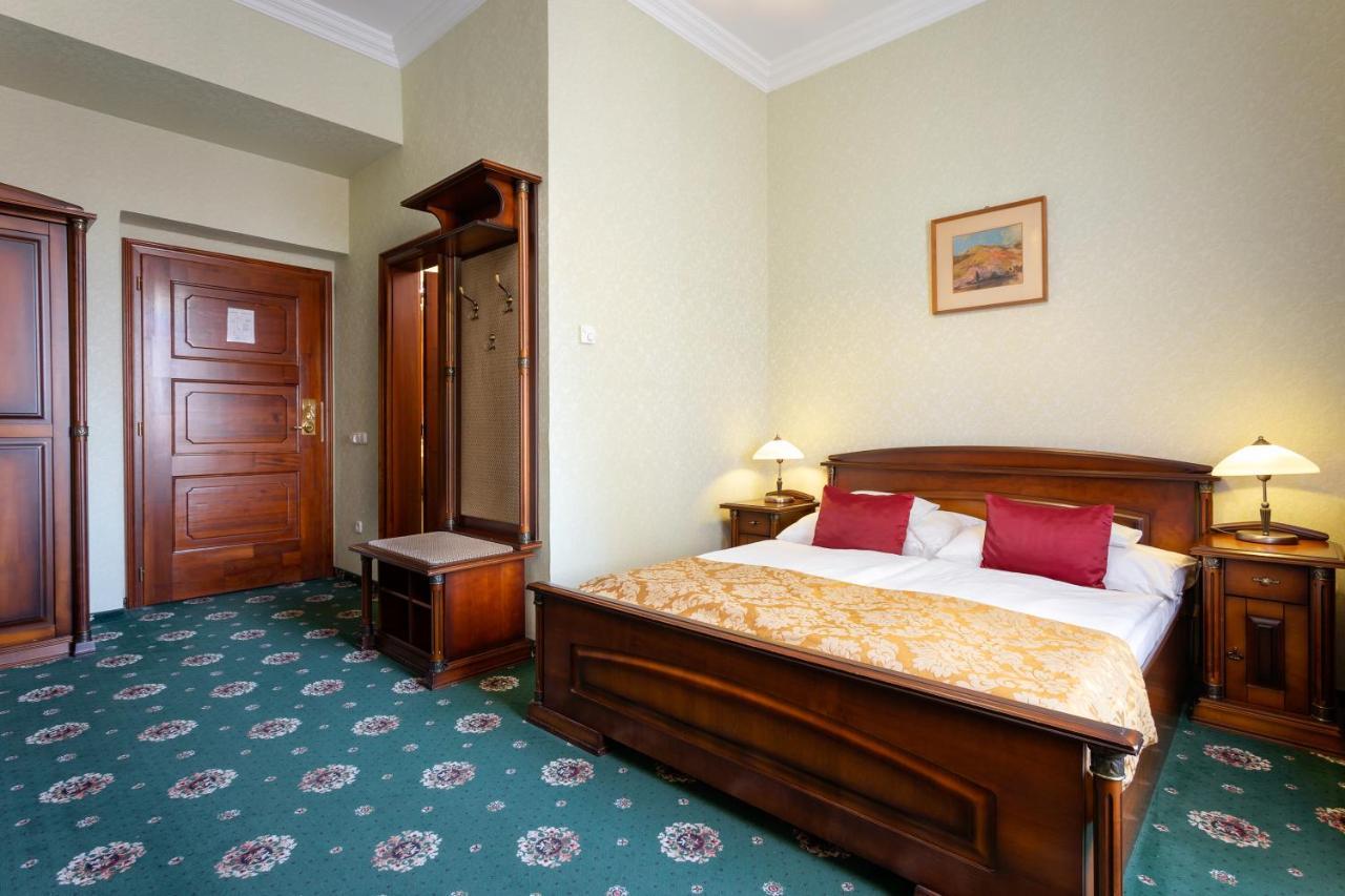 Hotel Eger & Park Экстерьер фото