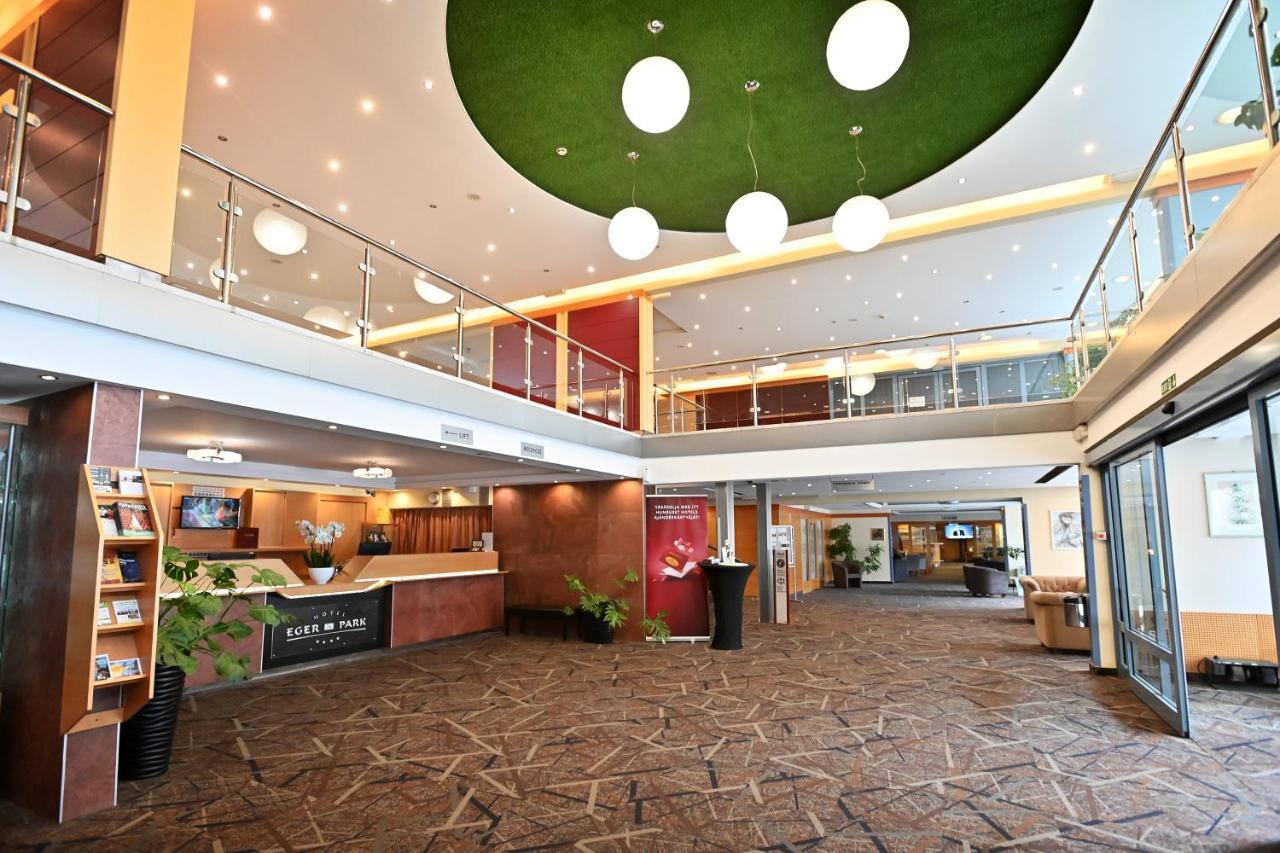 Hotel Eger & Park Экстерьер фото