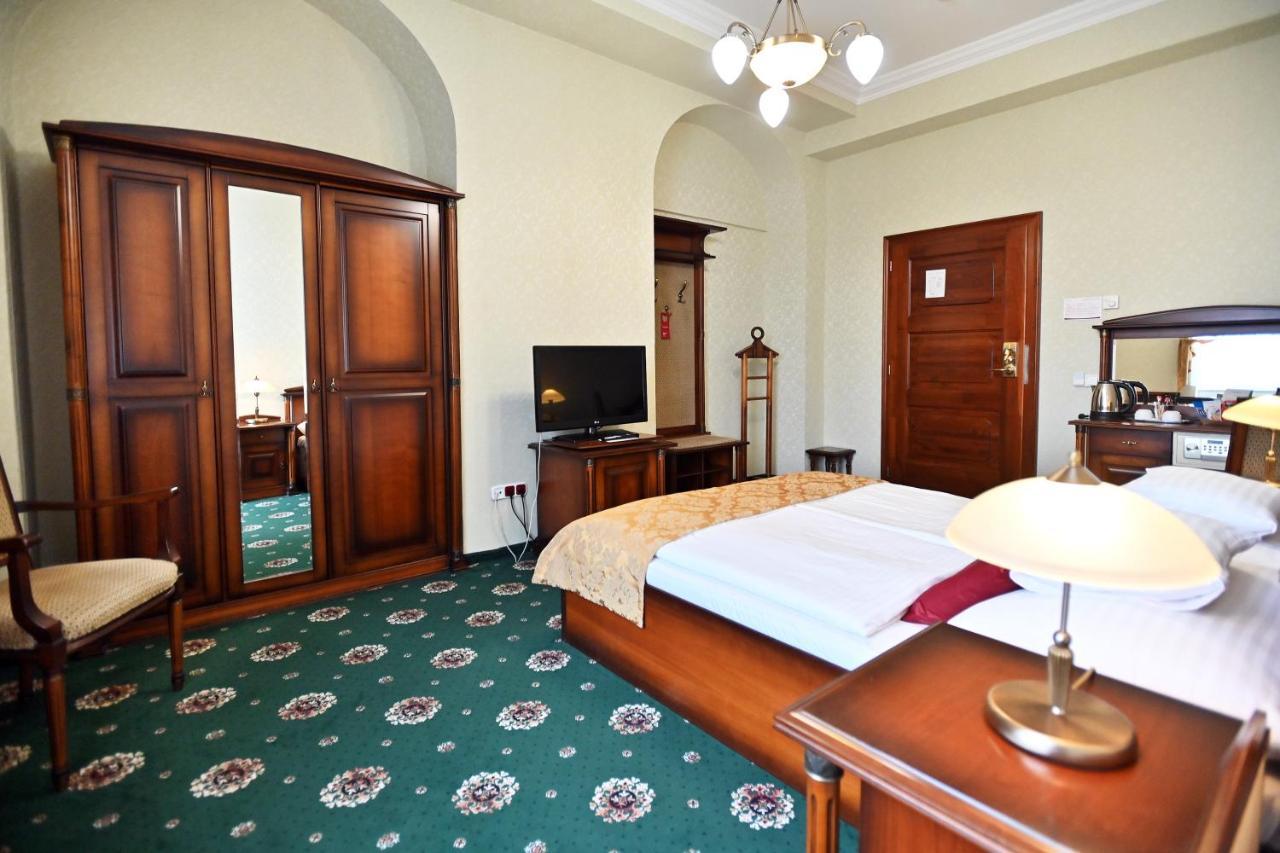 Hotel Eger & Park Экстерьер фото