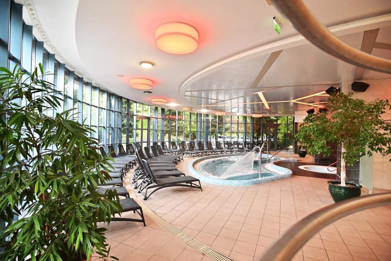 Hotel Eger & Park Экстерьер фото