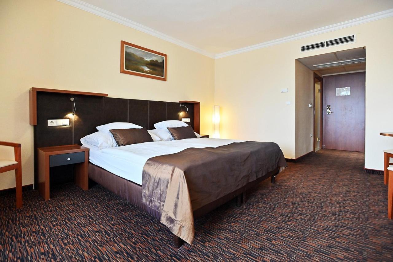 Hotel Eger & Park Экстерьер фото