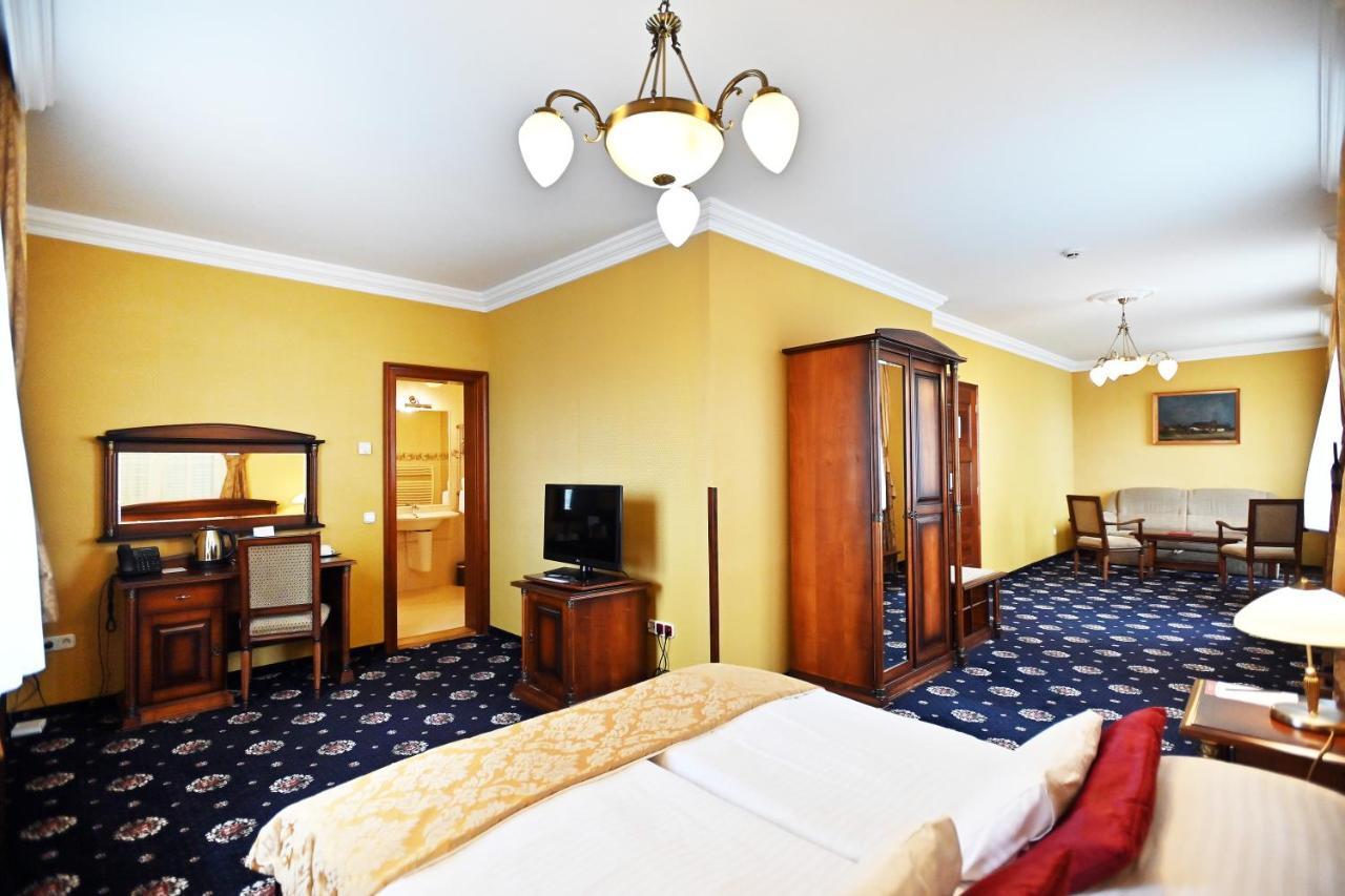 Hotel Eger & Park Экстерьер фото