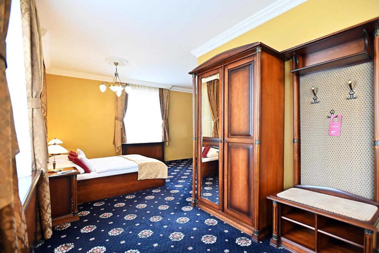 Hotel Eger & Park Экстерьер фото