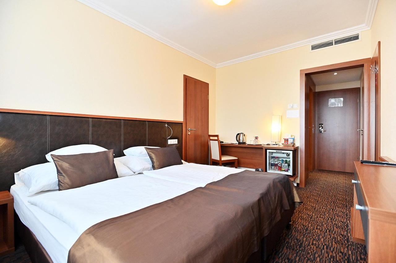 Hotel Eger & Park Экстерьер фото